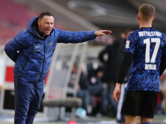 Hertha-Trainer Pal Dardai gibt Maximilian Mittelstädt Anweisungen. Foto: Tom Weller/dpa Hertha-Trainer Pal Dardai gibt Maximilian Mittelstädt Anweisungen. Foto: Tom Weller/dpa