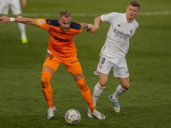 Traf beim Real-Sieg gegen Valencia: Toni Kroos (r). Foto: Manu Fernandez/AP/dpa