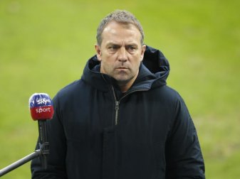 Hat mit Club-Weltmeister Bayern Arminia Bielefeld zu Gast: FCB-Coach Hansi Flick. Foto: Leon Kuegeler/Reuters/Pool/dpa Hat mit Club-Weltmeister Bayern Arminia Bielefeld zu Gast: FCB-Coach Hansi Flick. Foto: Leon Kuegeler/Reuters/Pool/dpa
