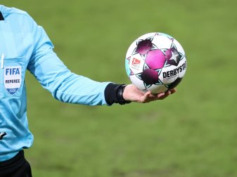 Profifußball darf trotz Pandemie stattfinden