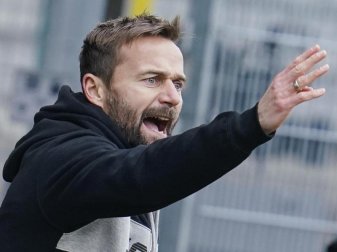 Ist nicht mehr Trainer beim SV Sandhausen: Michael Schiele. Foto: Uwe Anspach/dpa Ist nicht mehr Trainer beim SV Sandhausen: Michael Schiele. Foto: Uwe Anspach/dpa