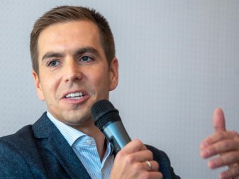 Ex-Nationalspieler Philipp Lahm rät aktiven Fußballern von Coming-out ab. Foto: Armin Weigel/dpa Ex-Nationalspieler Philipp Lahm rät aktiven Fußballern von Coming-out ab. Foto: Armin Weigel/dpa