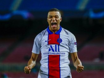 PSG-Star Kylian Mbappé traf dreifach in Barcelona. Foto: Joan Monfort/AP/dpa PSG-Star Kylian Mbappé traf dreifach in Barcelona. Foto: Joan Monfort/AP/dpa