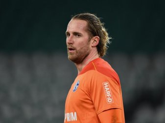 Schalke-Torwart Ralf Fährmann hofft auf einen Sieg gegen den BVB. Foto: Swen Pförtner/dpa Schalke-Torwart Ralf Fährmann hofft auf einen Sieg gegen den BVB. Foto: Swen Pförtner/dpa