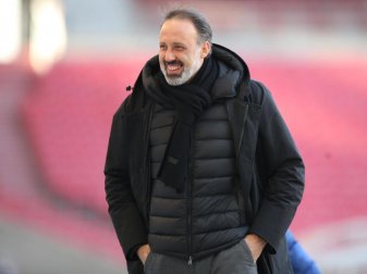 Stuttgarts Trainer Pellegrino Matarazzo steht vor einer Vertragsverlängerung. Foto: Tom Weller/dpa Stuttgarts Trainer Pellegrino Matarazzo steht vor einer Vertragsverlängerung. Foto: Tom Weller/dpa