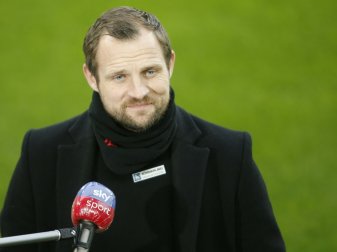 Bo Svensson stärkt Rose den Rücken Bo Svensson stärkt Rose den Rücken