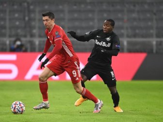 Wurde wegen Dopins gesperrt: Salburgs Mohamed Camara (r). Foto: Sven Hoppe/dpa