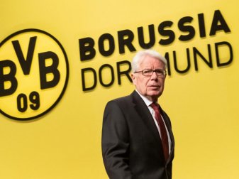 Hofft auf den Ligaverbleib von Erzrivale Schalke 04: BVB-Präsident Reinhard Rauball. Foto: Bernd Thissen/dpa