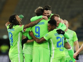 Der VfL Wolfsburg gewann klar in Bielefeld. Foto: Friso Gentsch/dpa Der VfL Wolfsburg gewann klar in Bielefeld. Foto: Friso Gentsch/dpa