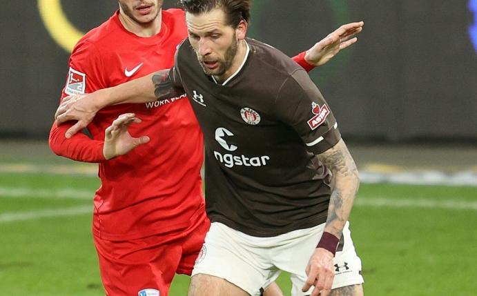 Guido Burgstaller erzielt den Siegtreffer für St. Pauli