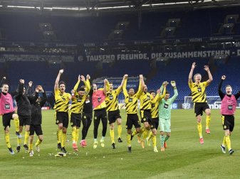 Die Dortmunder Spieler feierten nach dem Derby-Sieg. Foto: Martin Meissner/Pool AP/dpa Die Dortmunder Spieler feierten nach dem Derby-Sieg. Foto: Martin Meissner/Pool AP/dpa
