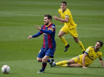 Lionel Messi (l) kam mit dem FC Barcelona gegen den FC Cadiz lediglich zu einem Remis. Foto: Joan Monfort/AP/dpa Lionel Messi (l) kam mit dem FC Barcelona gegen den FC Cadiz lediglich zu einem Remis. Foto: Joan Monfort/AP/dpa
