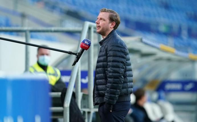 Werder Bremens Florian Kohfeldt gibt vor dem Spiel gegen die TSG Hoffenheim ein Interview. Foto: Uwe Anspach/dpa