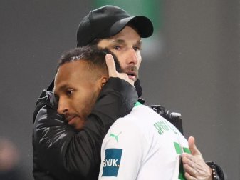 Fürths Trainer Stefan Leitl (l) muss gegen Holstein Kiel kurzfristig auf Julian Green verzichten. Foto: Daniel Karmann/dpa Fürths Trainer Stefan Leitl (l) muss gegen Holstein Kiel kurzfristig auf Julian Green verzichten. Foto: Daniel Karmann/dpa