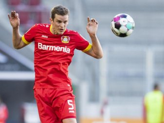 Fällt nach einer Meniskus-OP für Bayer Leverkusen länger aus: Sven Bender in Aktion. Foto: Tom Weller/dpa
