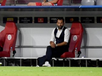 Will verhindern, dass von «außen keine weitere Infektionen in die Mannschaft kommen»: Hasan Salihamidzic. Foto: Sven Hoppe/dpa