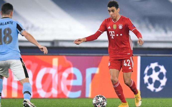 Münchens Jamal Musiala (r) zeigte gegen Lazio eine starke Leistung. Foto: Giuseppe Maffia/dpa