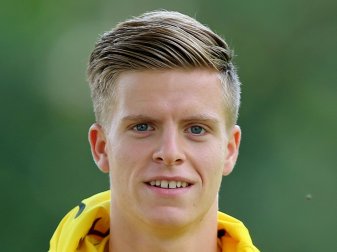 Dzenis Burnic laboriert an Haarriss im linken Wadenbein Dzenis Burnic laboriert an Haarriss im linken Wadenbein