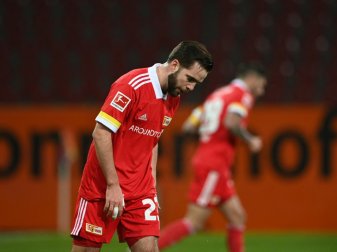 Niko Gießelmann verletzte sich gegen den SC Freiburg Niko Gießelmann verletzte sich gegen den SC Freiburg