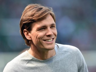 Schaut trotz der Bremer Pleite in Hoffenheim dem Abstiegskampf optimistisch entgegen: Clemens Fritz. Foto: Carmen Jaspersen/dpa Schaut trotz der Bremer Pleite in Hoffenheim dem Abstiegskampf optimistisch entgegen: Clemens Fritz. Foto: Carmen Jaspersen/dpa