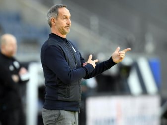 Frankfurts Trainer Adi Hütter hält sich bei der Titelfrage zurück. Foto: Arne Dedert/dpa Frankfurts Trainer Adi Hütter hält sich bei der Titelfrage zurück. Foto: Arne Dedert/dpa