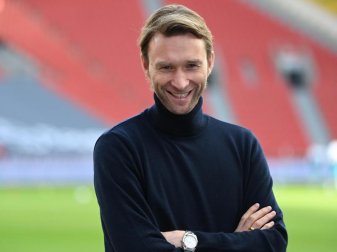 «Die Trainerfrage stellen wir nicht. Es geht darum, zielorientiert zusammenzuarbeiten. Wir tun alles dafür, auch der Trainer mit der Mannschaft», sagt Simon Rolfes. Foto: Ina Fassbender/AFP/Pool/dpa «Die Trainerfrage stellen wir nicht. Es geht darum, zielorientiert zusammenzuarbeiten. Wir tun alles dafür, auch der Trainer mit der Mannschaft», sagt Simon Rolfes. Foto: Ina Fassbender/AFP/Pool/dpa