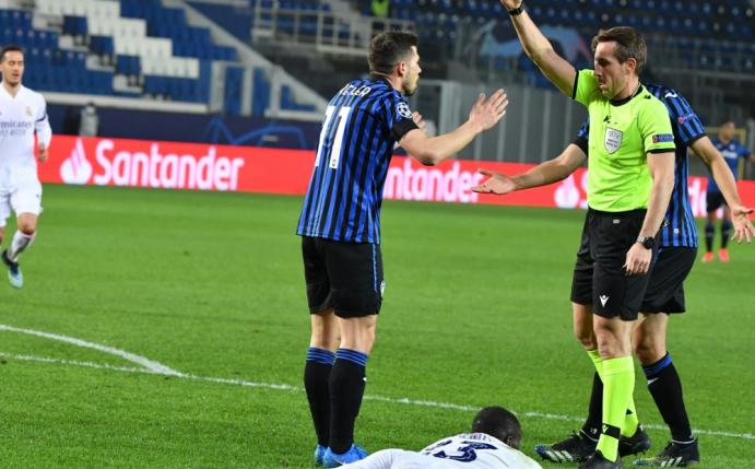 Italien: Schiedsrichter Stieler steht in der Kritik