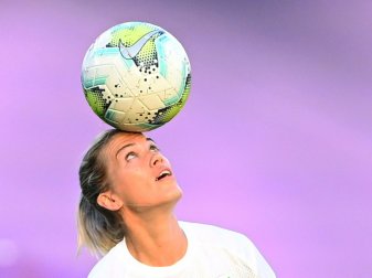 Lara Dickenmann beendet zu Saisonende ihre Karriere Lara Dickenmann beendet zu Saisonende ihre Karriere