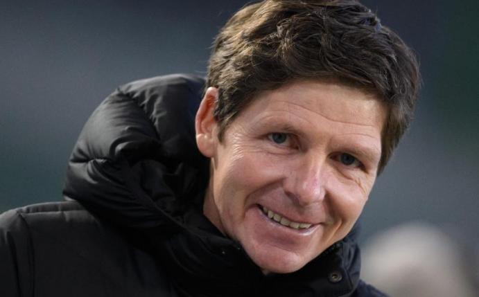 Wolfsburgs Trainer Oliver Glasner konzentriert sich voll auf den nächsten Gegner Hertha BSC. Foto: Swen Pförtner/dpa