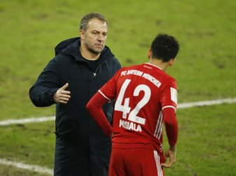Hält große Stücke auf Super-Talent Jamal Musiala: Bayern-Coach Hansi Flick. Foto: Leon Kuegeler/Reuters/Pool/dpa Hält große Stücke auf Super-Talent Jamal Musiala: Bayern-Coach Hansi Flick. Foto: Leon Kuegeler/Reuters/Pool/dpa