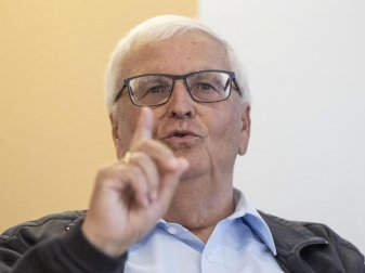 Sieht seine Integrität durch die Ethikkommission «schwer beschädigt»: Theo Zwanziger. Foto: Boris Roessler/dpa Sieht seine Integrität durch die Ethikkommission «schwer beschädigt»: Theo Zwanziger. Foto: Boris Roessler/dpa