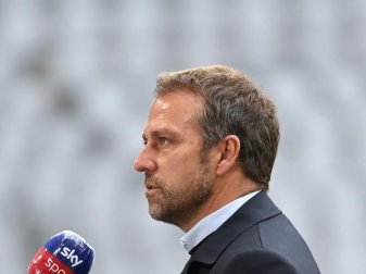 Münchens Trainer Hansi Flick stellt sich vor dem Spiel beim Interview den Fragen der Journalisten. Foto: Sven Hoppe/dpa Münchens Trainer Hansi Flick stellt sich vor dem Spiel beim Interview den Fragen der Journalisten. Foto: Sven Hoppe/dpa