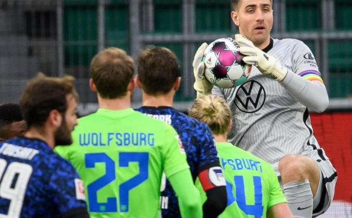 Hielt auch gegen Hertha sein Tor sauber: Wolfsburg-Keeper Koen Casteels. Foto: Swen Pförtner/dpa