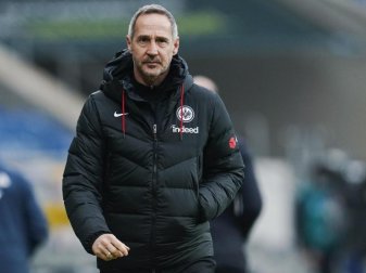 Hat Wechselgerüchten einen Riegel vorgeschoben: Eintracht-Coach Adi Hütter. Foto: Uwe Anspach/dpa Hat Wechselgerüchten einen Riegel vorgeschoben: Eintracht-Coach Adi Hütter. Foto: Uwe Anspach/dpa