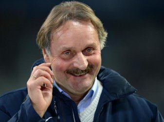 Trägt Schalke im Herzen: Peter Neururer. Foto: Andreas Gebert/dpa