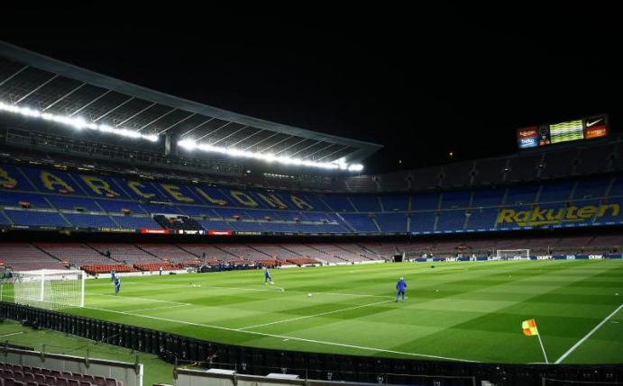 Die Polizei hat Büroräume im Stadion Camp Nou des FC Barcelona durchsucht. Foto: Joan Monfort/AP/dpa