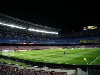 Die Polizei hat Büroräume im Stadion Camp Nou des FC Barcelona durchsucht. Foto: Joan Monfort/AP/dpa Die Polizei hat Büroräume im Stadion Camp Nou des FC Barcelona durchsucht. Foto: Joan Monfort/AP/dpa