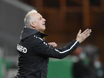 Essens Trainer Christian Neidhart spielt mit seiner Mannschaft im DFB-Pokal gegen Holstein Kiel. Foto: Martin Meissner/AP POOL/dpa