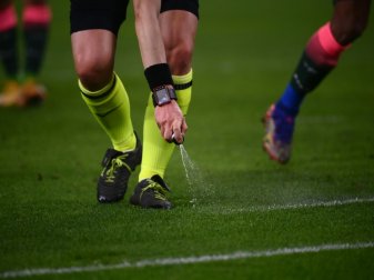 Fans mit Schiedsrichtern unzufrieden Fans mit Schiedsrichtern unzufrieden