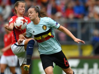 Tine De Caigny (r.) stürmt demnächst in der Bundesliga Tine De Caigny (r.) stürmt demnächst in der Bundesliga