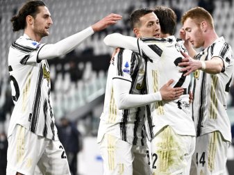 Federico Chiesa feiert nach seinem Tor mit den Kollegen von Juve. Foto: Marco Alpozzi/LaPresse via ZUMA Press/dpa Federico Chiesa feiert nach seinem Tor mit den Kollegen von Juve. Foto: Marco Alpozzi/LaPresse via ZUMA Press/dpa