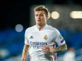 Toni Kroos tauscht sich mit Steinmeier aus Toni Kroos tauscht sich mit Steinmeier aus