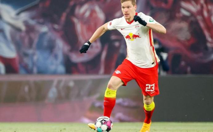 Leipzigs Marcel Halstenberg hat eine Kniereizung und kann derzeit nur individuell trainieren. Foto: Jan Woitas/dpa-Zentralbild/dpa