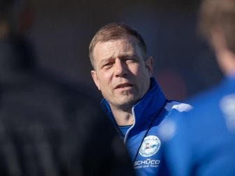 Der neue Trainer von Arminia Bielefeld, Frank Kramer, bei seinem ersten Training mit der Mannschaft. Foto: Friso Gentsch/dpa Der neue Trainer von Arminia Bielefeld, Frank Kramer, bei seinem ersten Training mit der Mannschaft. Foto: Friso Gentsch/dpa