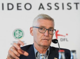 Lutz Michael Fröhlich ist Sportlicher Leiter Elite-Schiedsrichter beim Deutschen Fußball-Bund. Foto: Arne Dedert/dpa