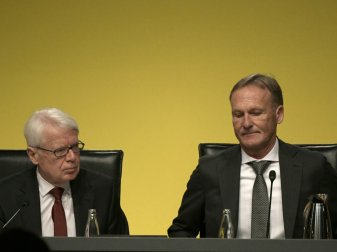 Watzke (r) kann sich  eine Zukunft beim BVB vorstellen