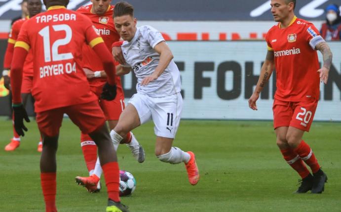 Patrik Schick sichert Leverkusen den Sieg