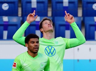 Die TSG 1899 Hoffenheim gehört zu den Lieblingsgegnern von Wolfsburgs Stürmer Wout Weghorst (l). Foto: Uwe Anspach/dpa Die TSG 1899 Hoffenheim gehört zu den Lieblingsgegnern von Wolfsburgs Stürmer Wout Weghorst (l). Foto: Uwe Anspach/dpa