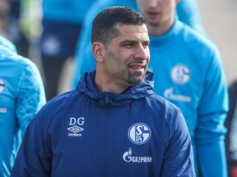 Dimitrios Grammozis will den FC Schalke 04 «zuerst über harte Arbeit» definieren. Foto: Tim Rehbein/FC Schalke 04/dpa Dimitrios Grammozis will den FC Schalke 04 «zuerst über harte Arbeit» definieren. Foto: Tim Rehbein/FC Schalke 04/dpa