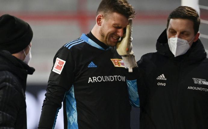 Andreas Luthe prallte mit seinem Mitspieler zusammen